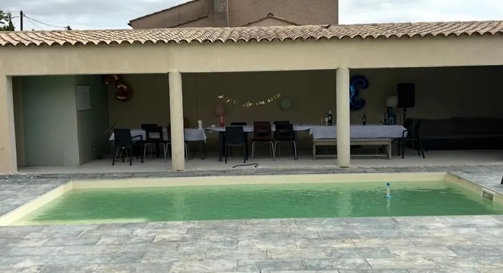 Homestay J&J Home Entraigues-sur-la-Sorgue
