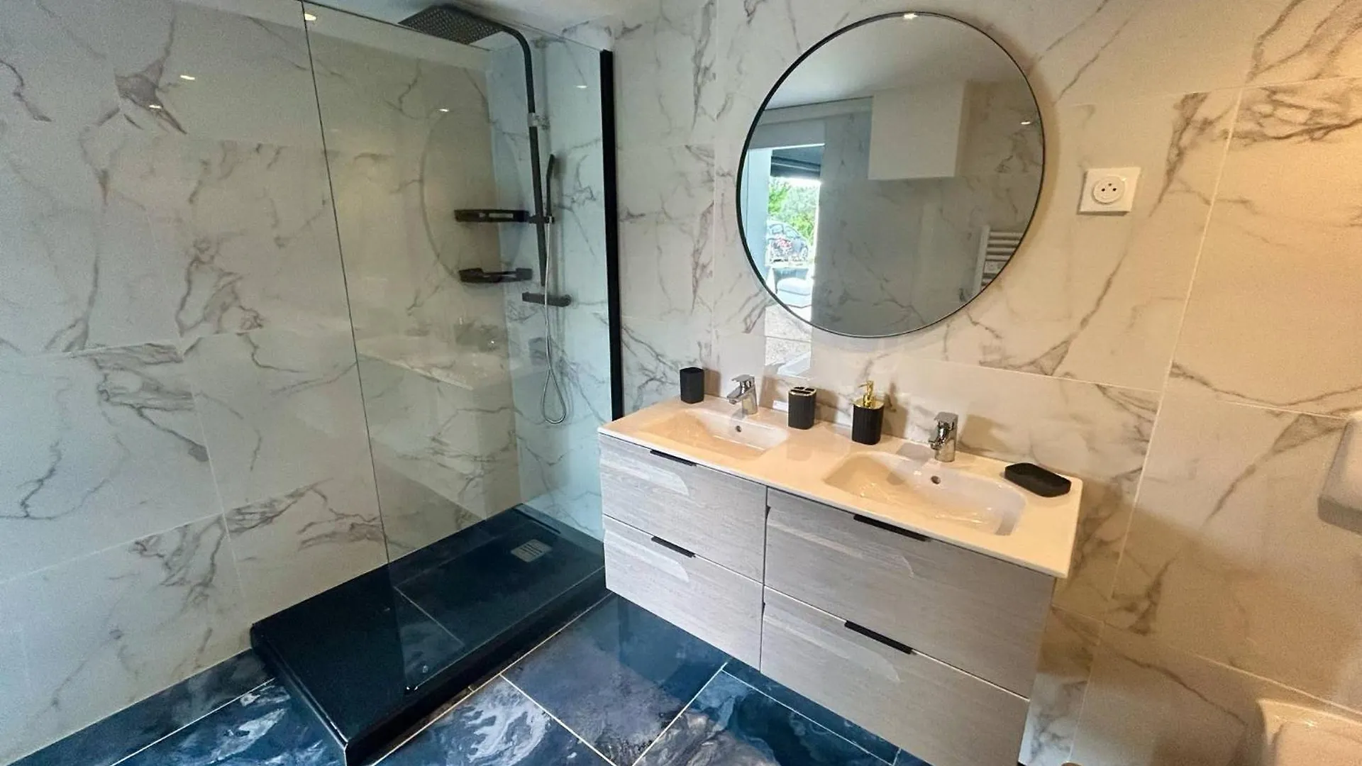 Homestay J&J Home Entraigues-sur-la-Sorgue