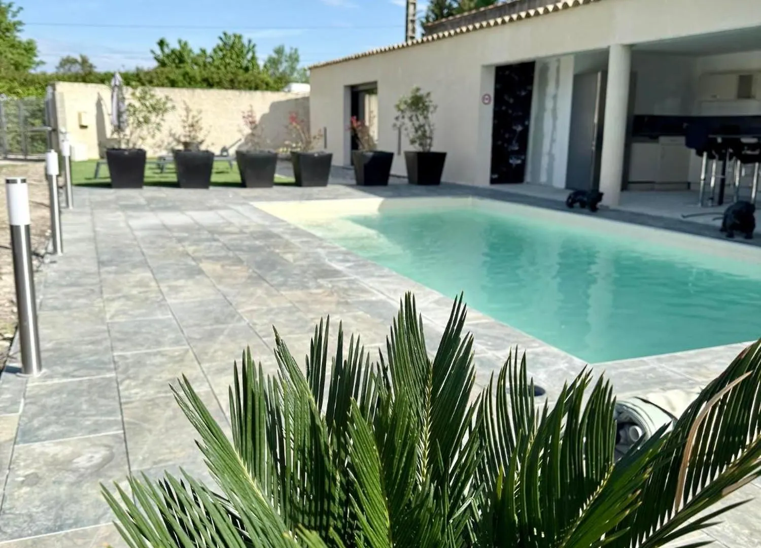 J&J Home Entraigues-sur-la-Sorgue 0*,  France