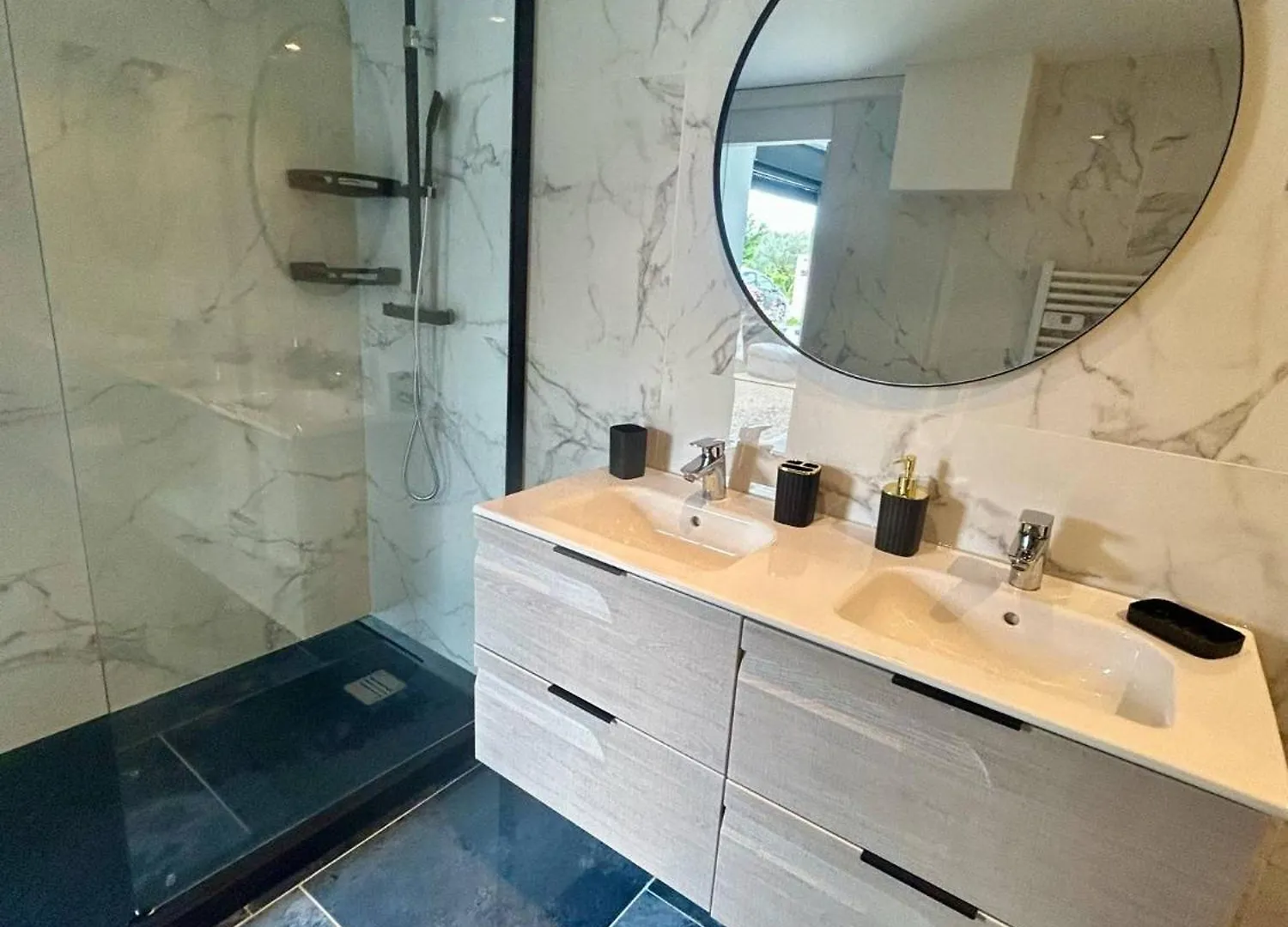 Homestay J&J Home Entraigues-sur-la-Sorgue France